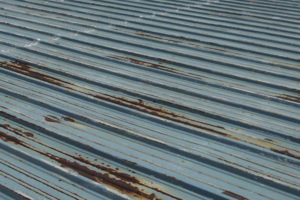 屋根塗装塗り替えサイン：金属屋根の錆び